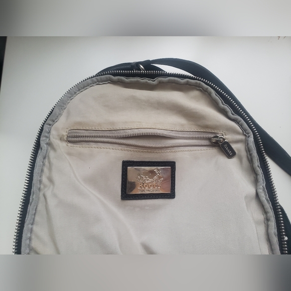 Vintage Roots pebbled leather backpack 🖤 - Picture 4 of 11